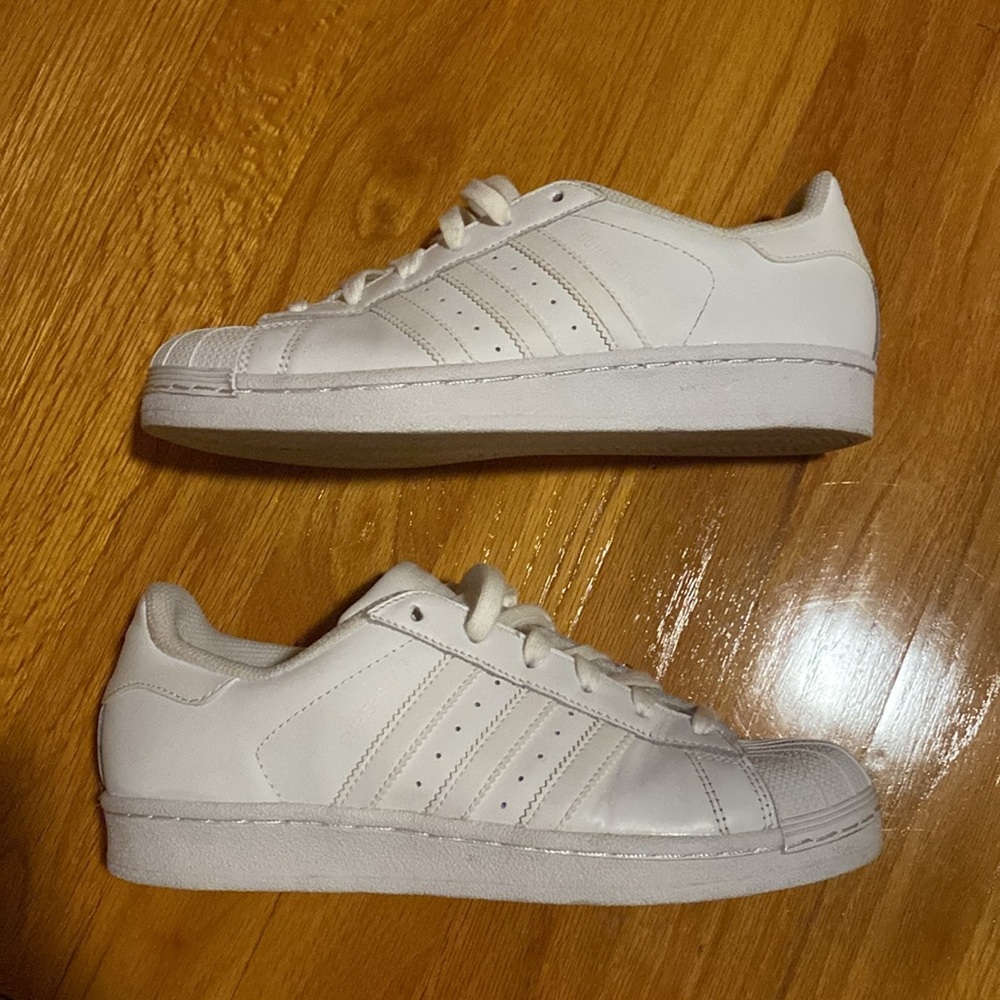 Adidas Classic All White Sneakers - Unisex Mens 6.5 or Womens 7.5